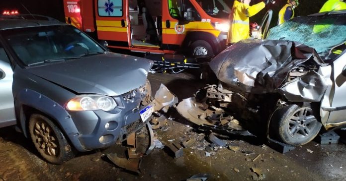 Quatro pessoas morrem em colisão frontal em rodovia catarinense