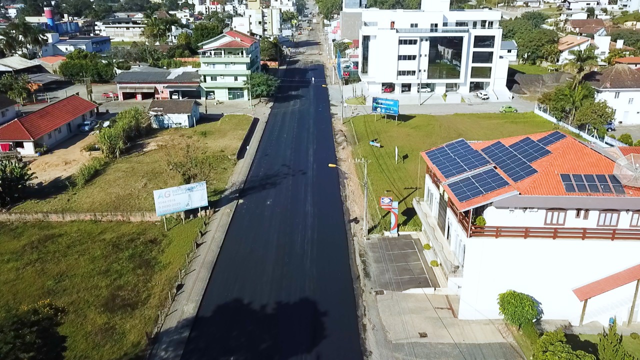 Veja como está ficando o novo asfalto na Avenida João Bertoli, em Taió