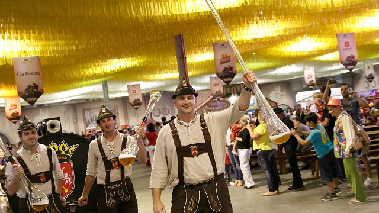 Oktoberfest 2021 terá apenas cervejarias artesanais em versão reduzida da festa