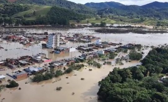 Corpo de Bombeiros sobrevoa regiões atingidas pela chuva em SC