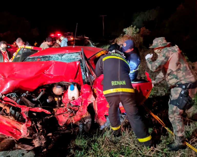 Grave acidente com veículo dos bombeiros deixa jovem morta em Santa Catarina