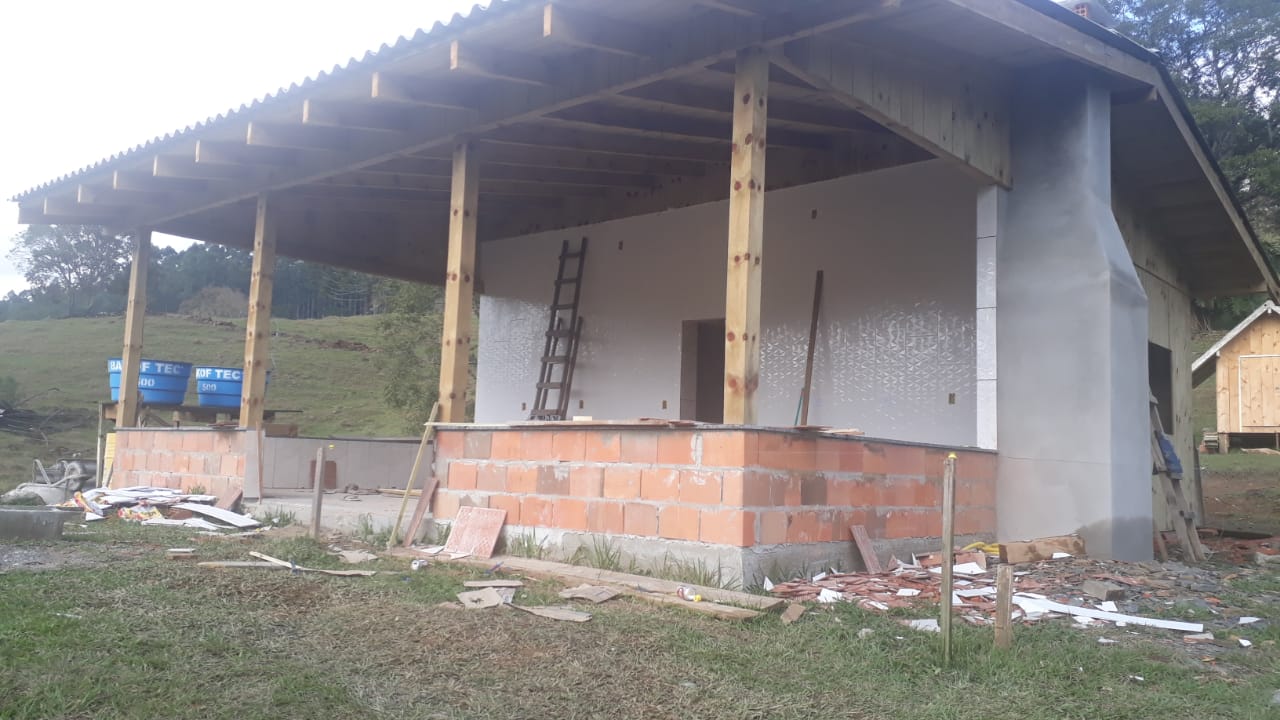Ladrões furtam materiais e equipamentos de casa em construção no interior de Pouso Redondo