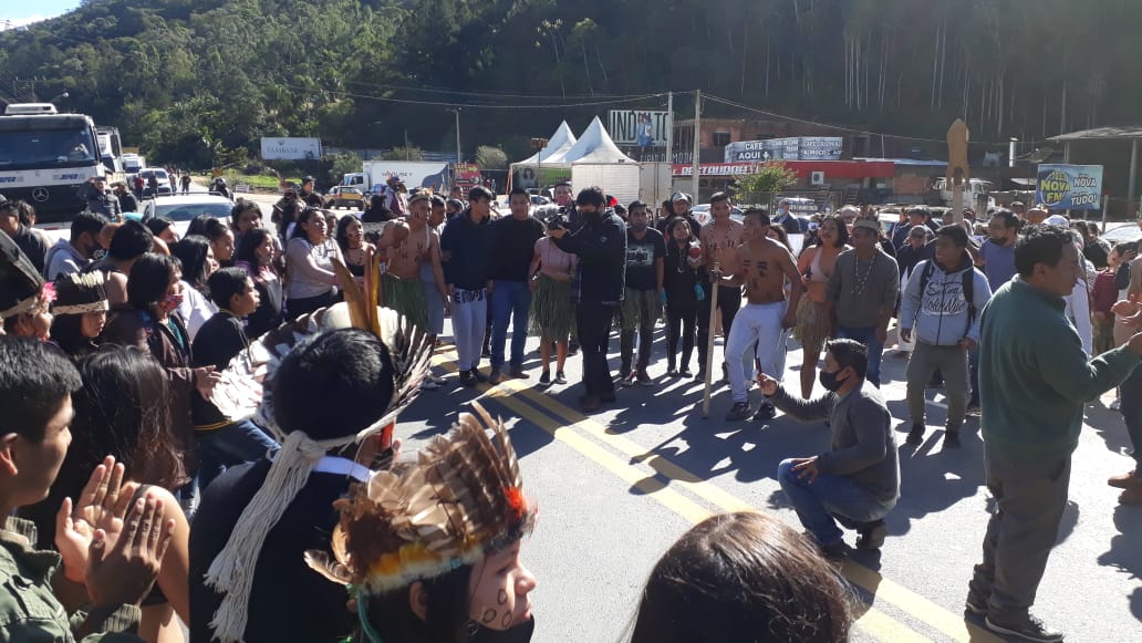 Indígenas voltam a protestar às margens da BR-470 no Alto Vale