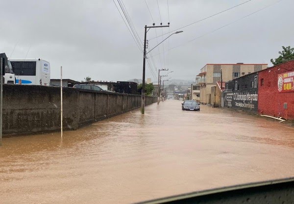 Cidades de SC registram pontos de alagamentos por causa da chuva