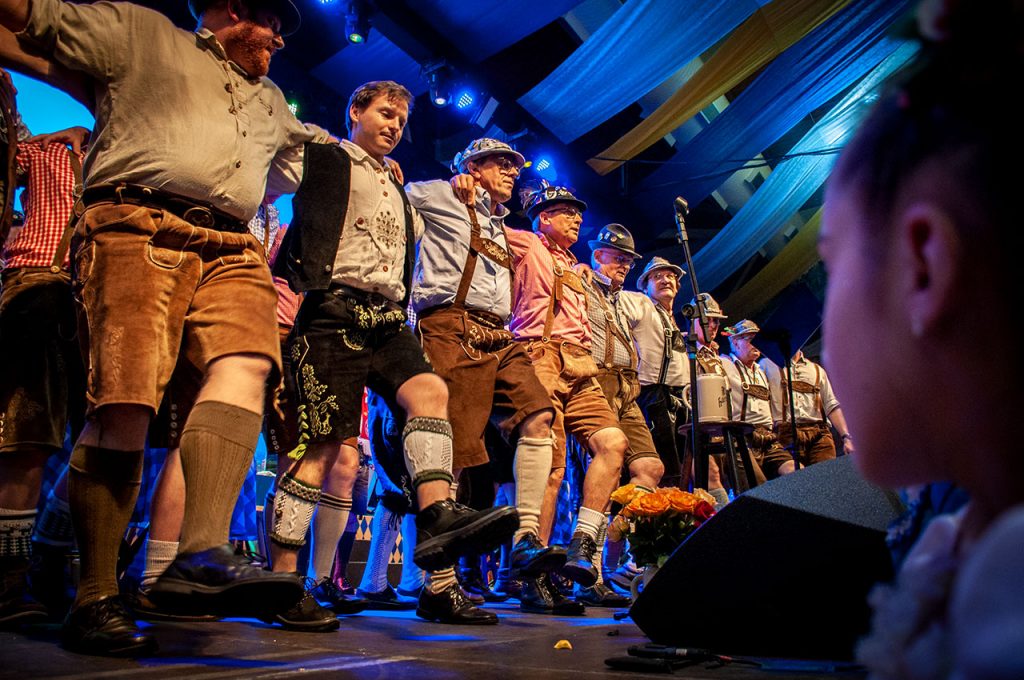 Início da Oktoberfest Blumenau reúne 120 mil pessoas e tem maior média de público em 7 anos