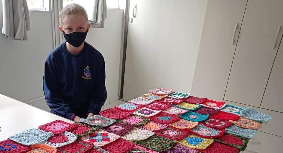Menina de 11 anos se destaca com técnicas de crochê em Santa Terezinha