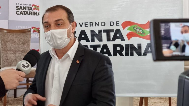 Governador Carlos Moisés antecipa calendário de vacinação da COVID-19 em SC