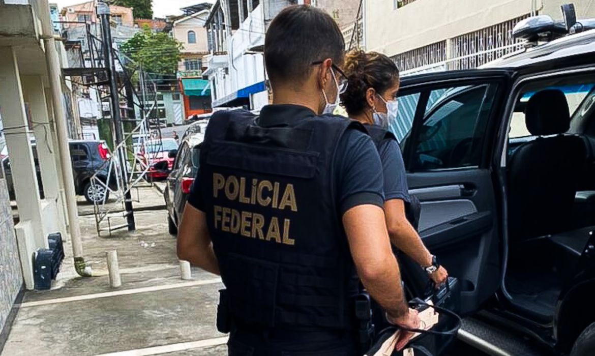 Polícia Federal faz operação em SC contra fraudes no auxílio emergencial