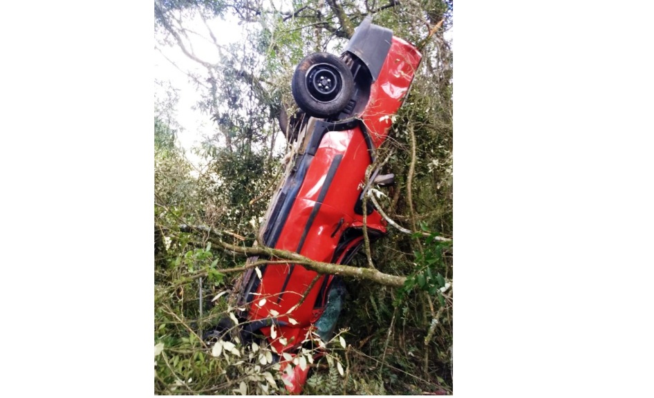 INCRÍVEL: Motorista é lançado a 43 metros de carro e socorrido 16 horas após acidente em SC