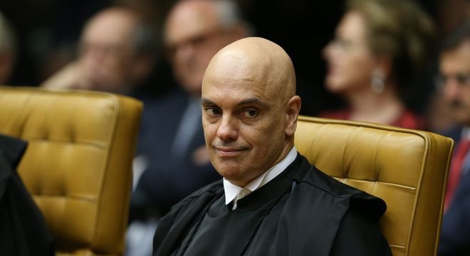 Moraes manda bloquear contas de 43 empresas por manifestações