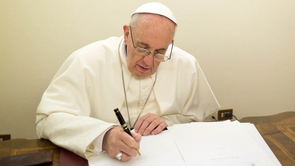 Papa Francisco envia cartas para familiares das vítimas de tragédia em SC