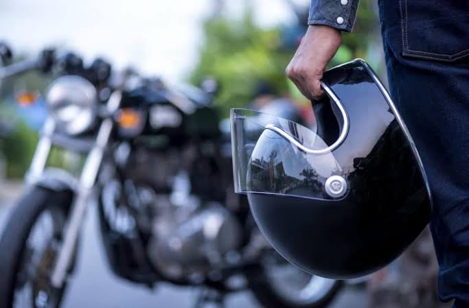Justiça anula e manda ressarcir motociclista multada por não usar cinto de segurança em SC