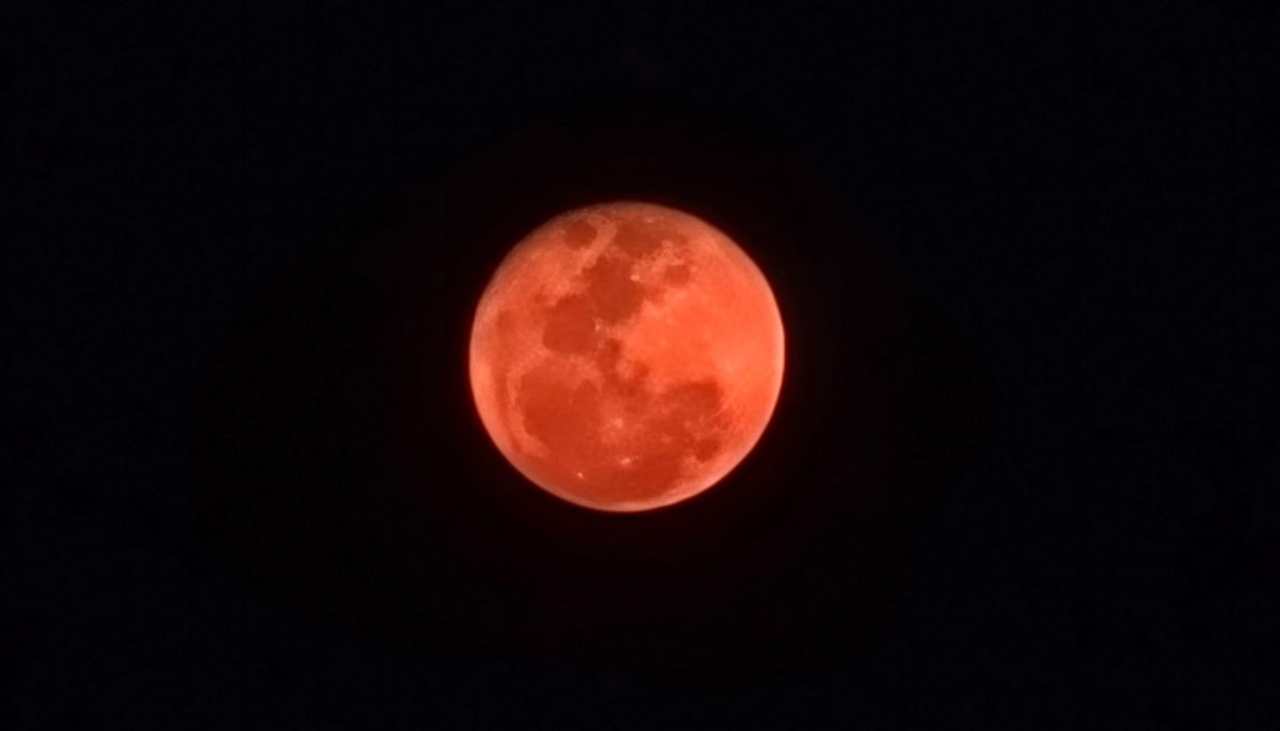Lua vermelha? Quem viu? Coloração da lua chamou a atenção em SC e tem explicação