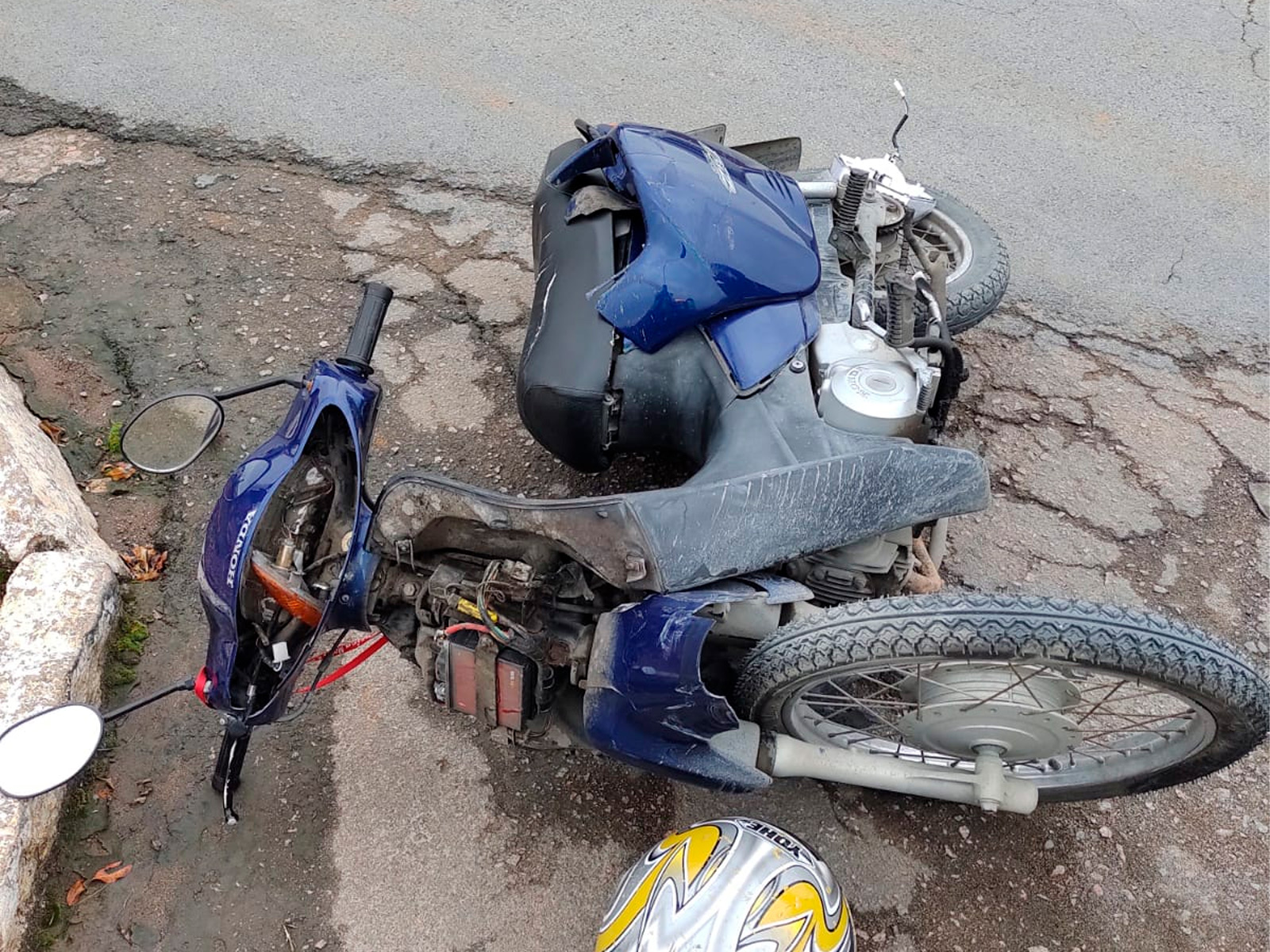 Motociclista fica ferida após acidente no Alto Vale