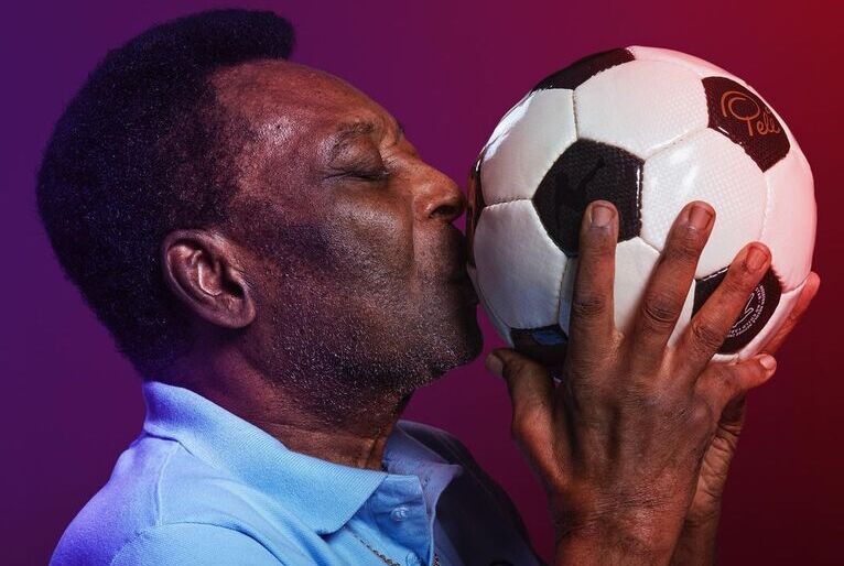 Pelé tem piora no quadro de saúde e volta para a UTI