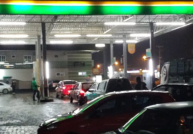 Postos de combustíveis registram filas em Pouso Redondo