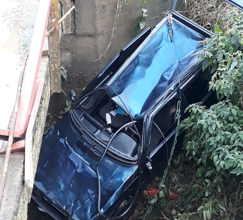 Homem morre após carro cair em Ribeirão, no Alto Vale