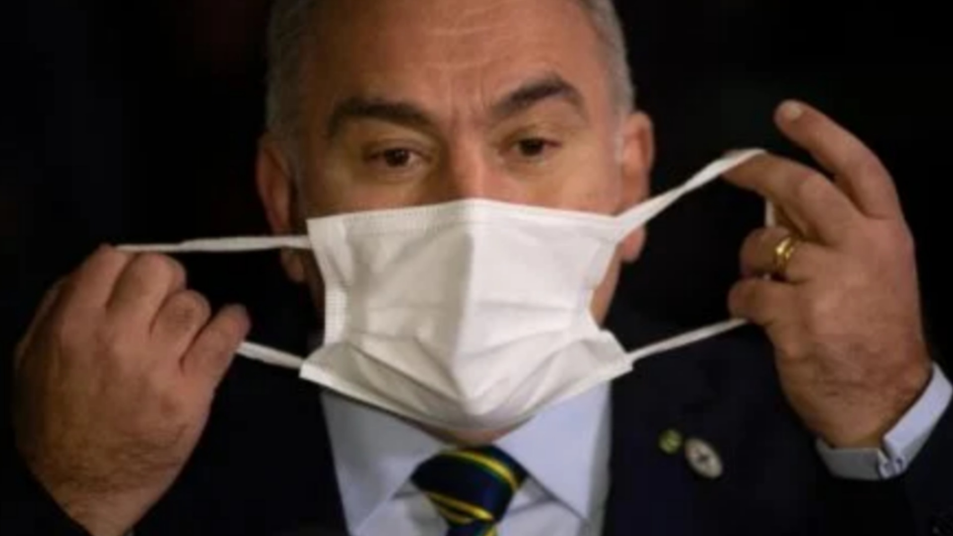 Ministro prevê fim da obrigatoriedade de máscara ao ar livre em novembro