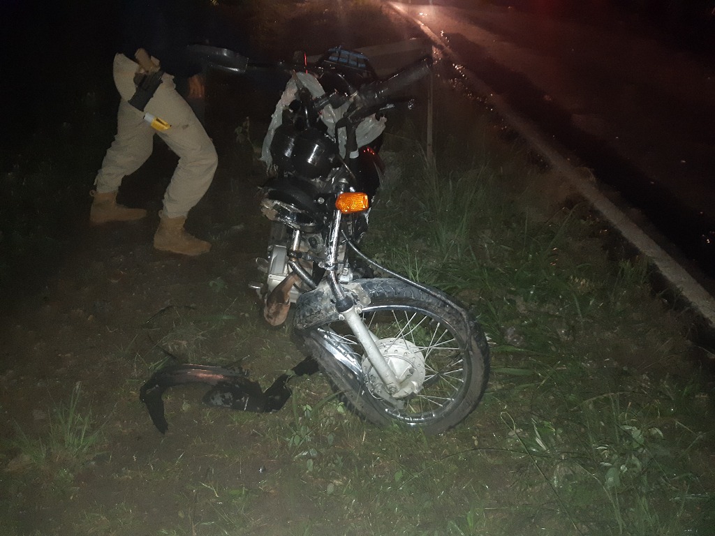 Motociclista morre após ser arremessado em colisão com carro na BR-470