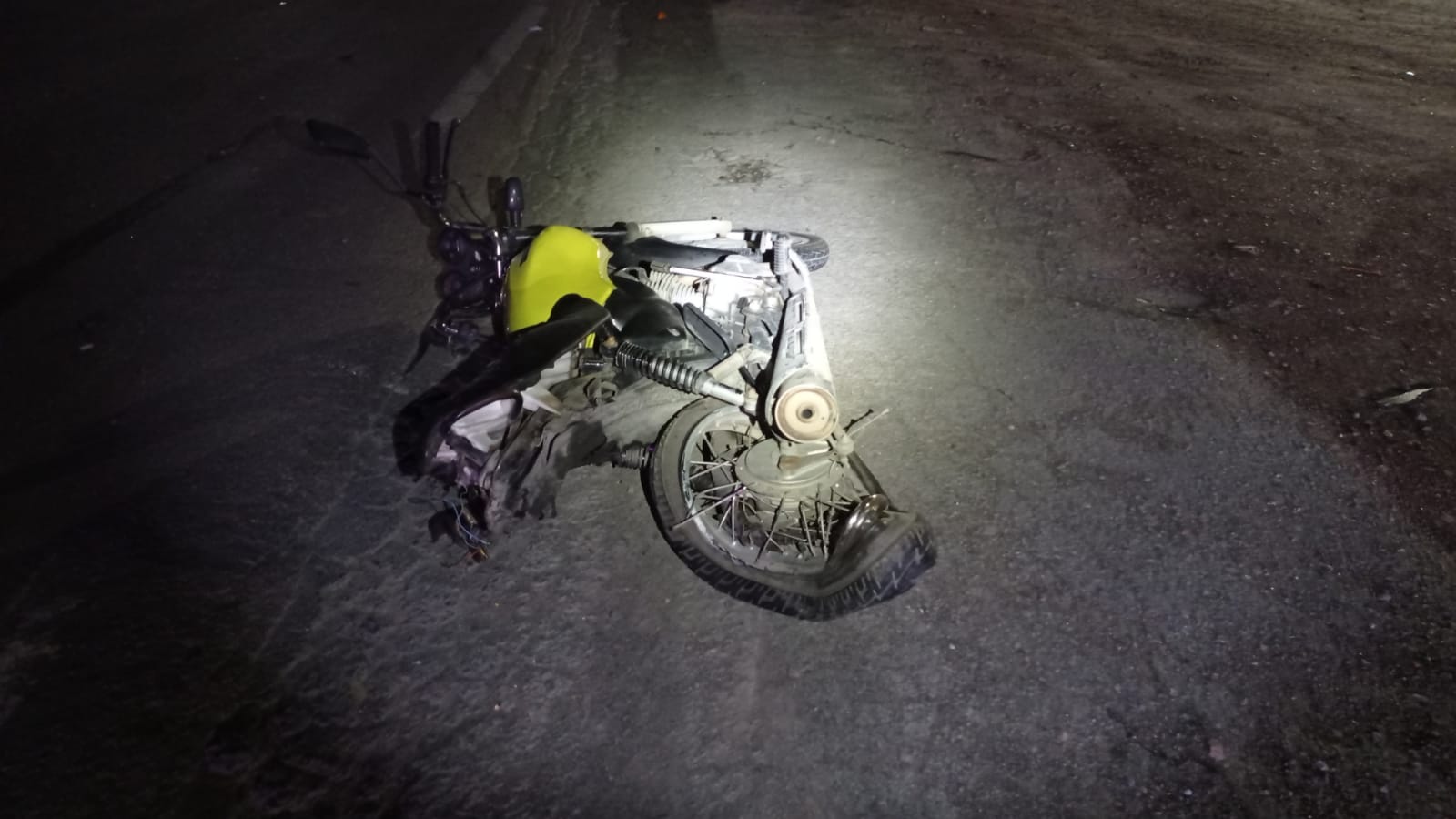Moto é arrastada por 65 metros após grave acidente na BR-470, no Alto Vale