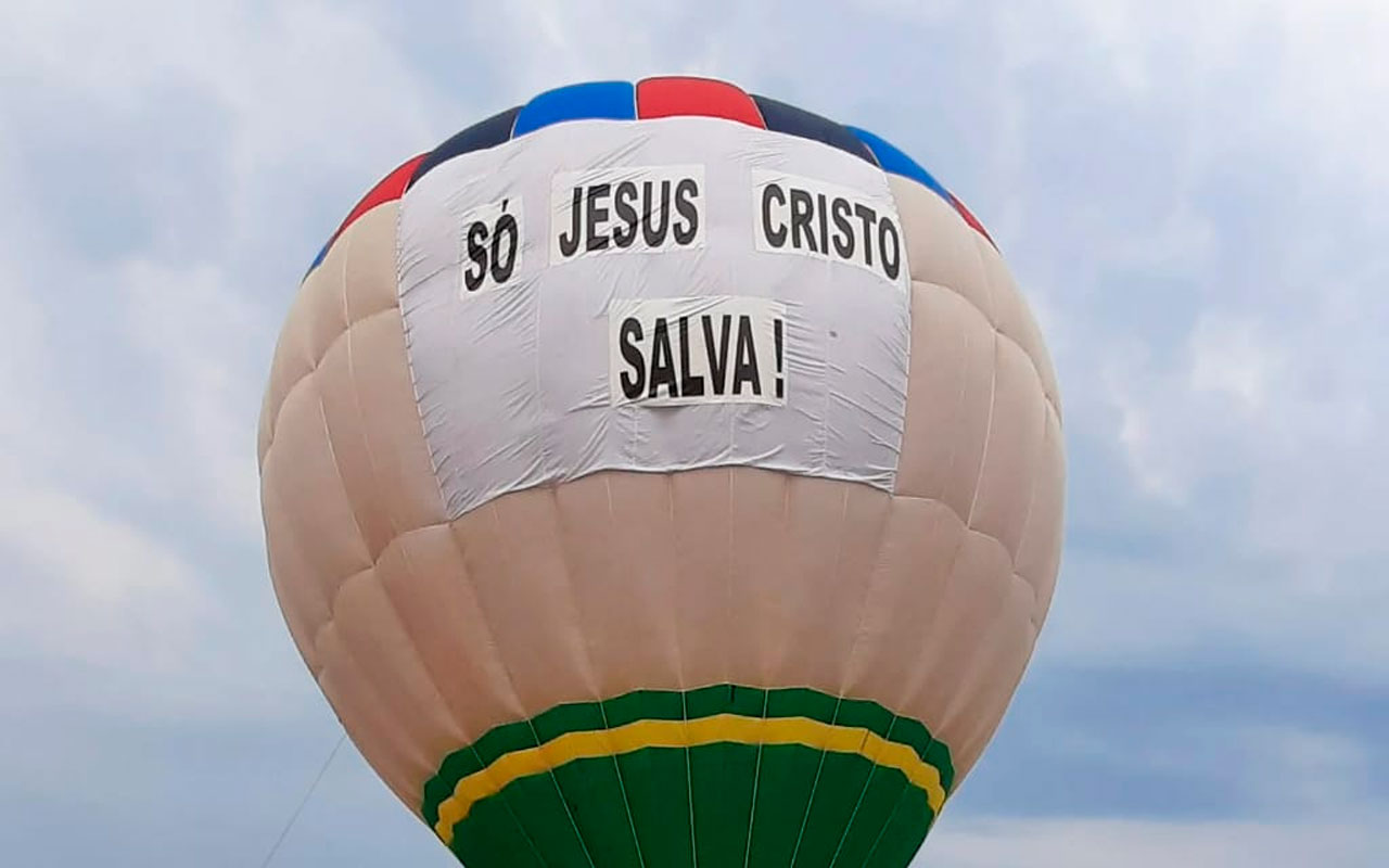 “Só Jesus Cristo Salva”; diz balão que sobrevoa sobre município do Alto Vale