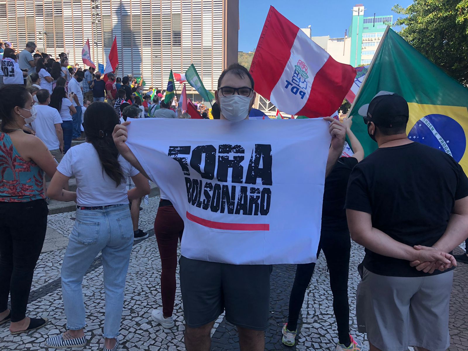 Manifestantes realizaram atos contra Bolsonaro neste domingo (12)