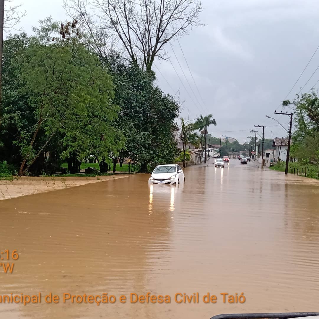 Taió e região tem alerta de chuva com risco de alagamentos e temporais