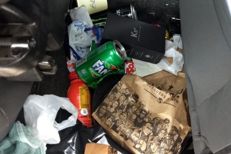 Bebê é encontrado em meio ao lixo e drogas dentro de carro em SC