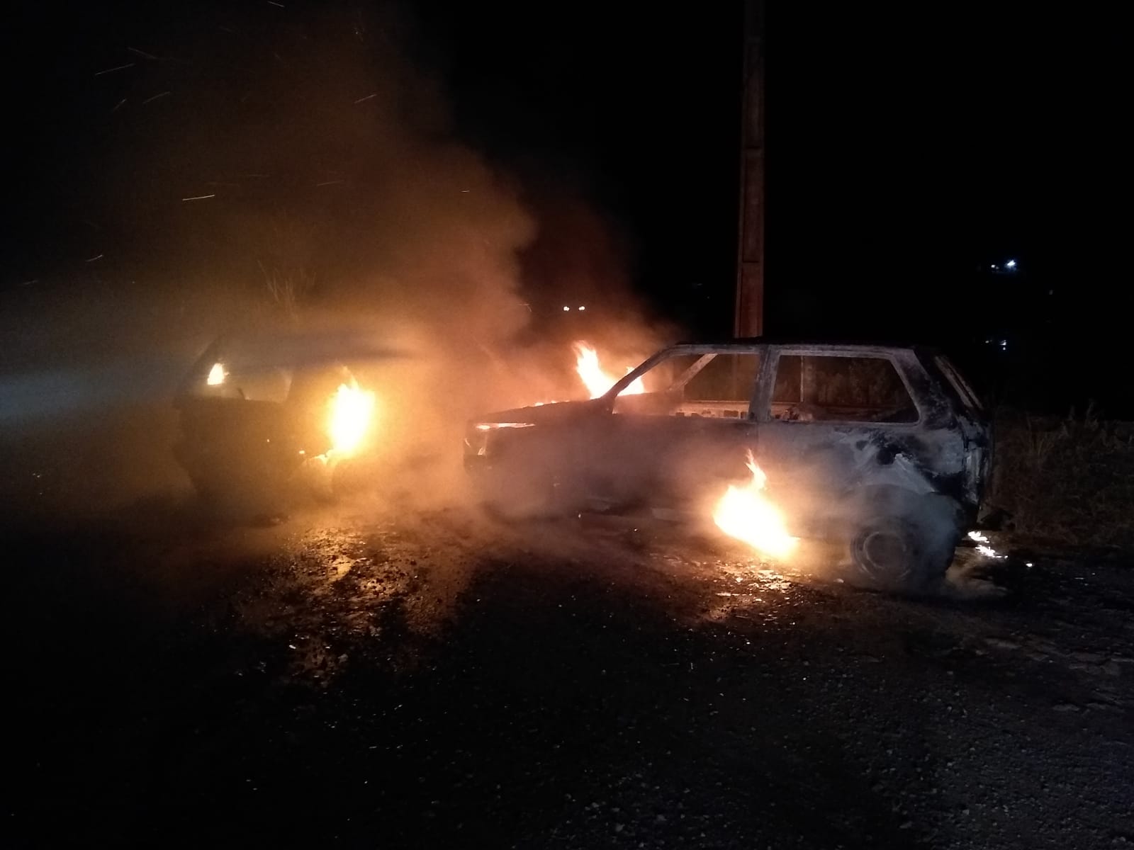 Veículos pegam fogo após acidente, em Mirim Doce