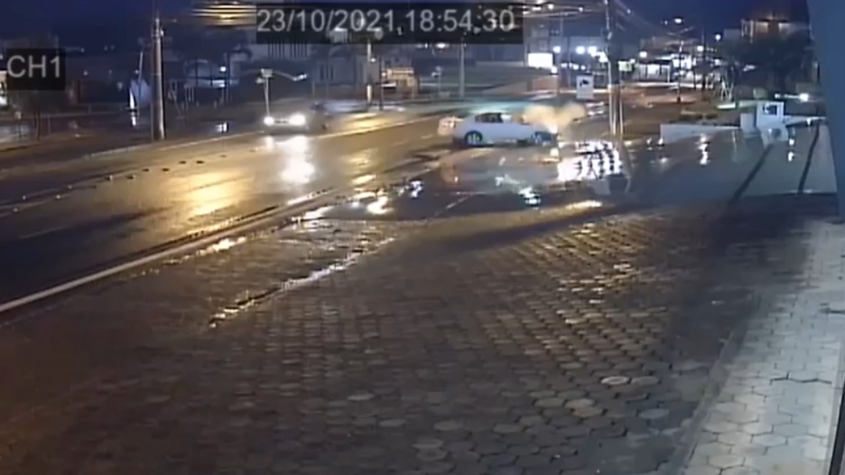 Câmera de segurança flagra exato momento de acidente em Taió