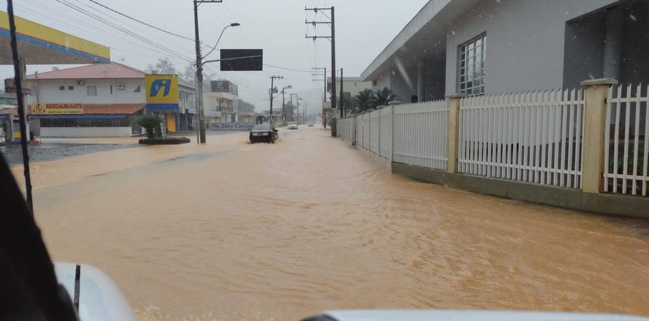 Defesa Civil alerta para chuva persistente e enxurradas em SC
