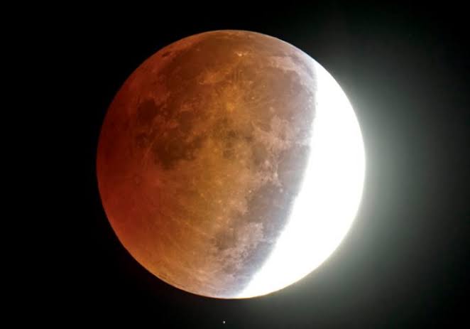 Eclipse parcial da Lua pode ser observado na madrugada desta sexta