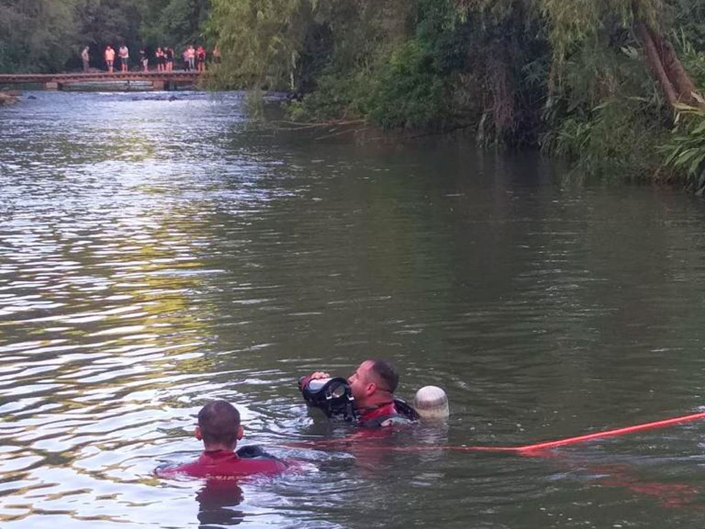 Jovem tenta pegar chinelo que caiu no rio e morre afogado em SC