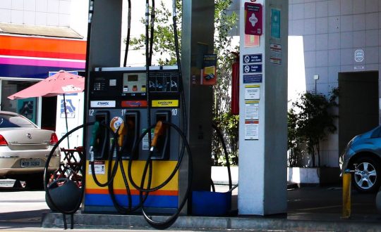 Preço dos combustíveis voltará a ter dois dígitos após vírgula na bomba