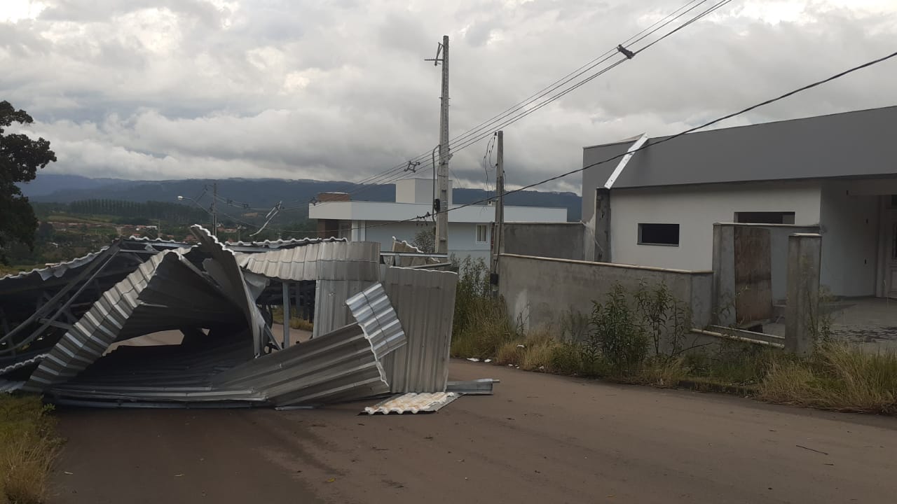 Tempestade causa prejuízos em município do Alto Vale