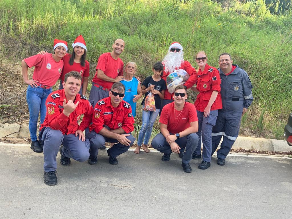 Bombeiros Voluntários de Presidente Getúlio realizam ação de natal