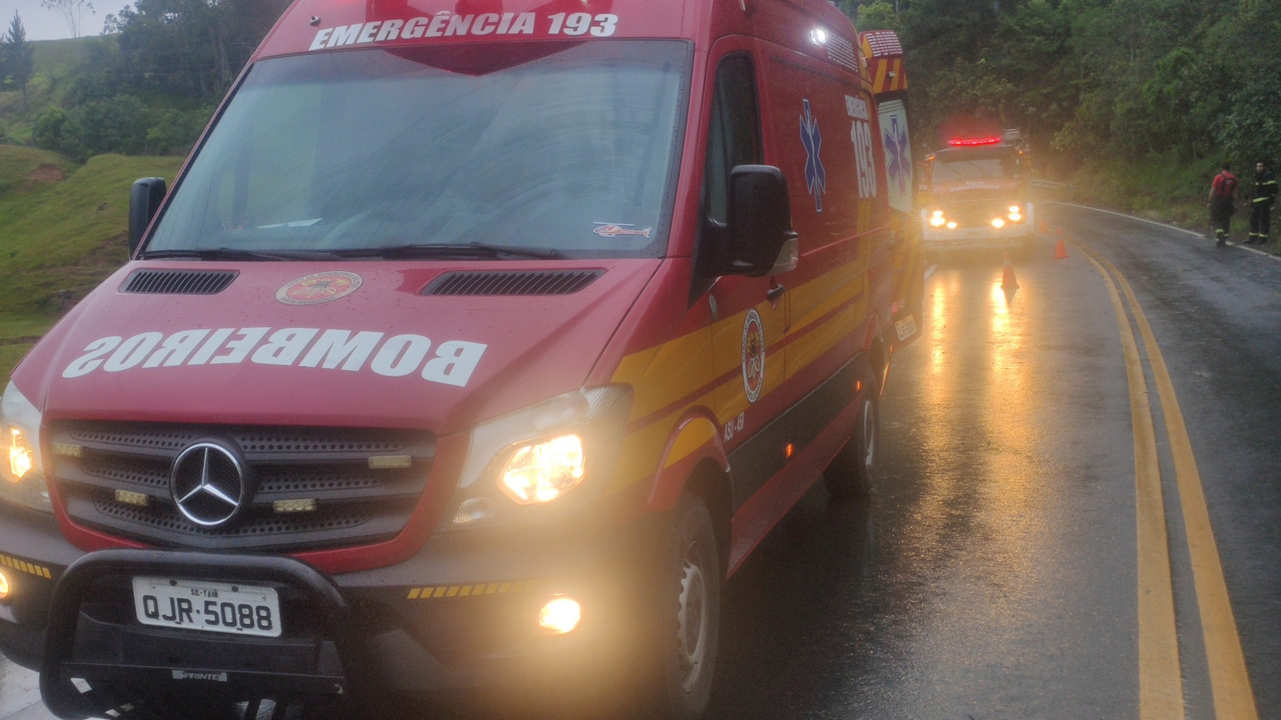 Acidente entre ônibus e carros é registrado na BR-470, em Pouso Redondo