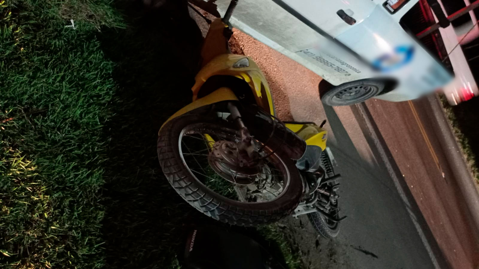 Motociclista fica gravemente ferida após carro cortar sua frente na BR-470, no Alto Vale