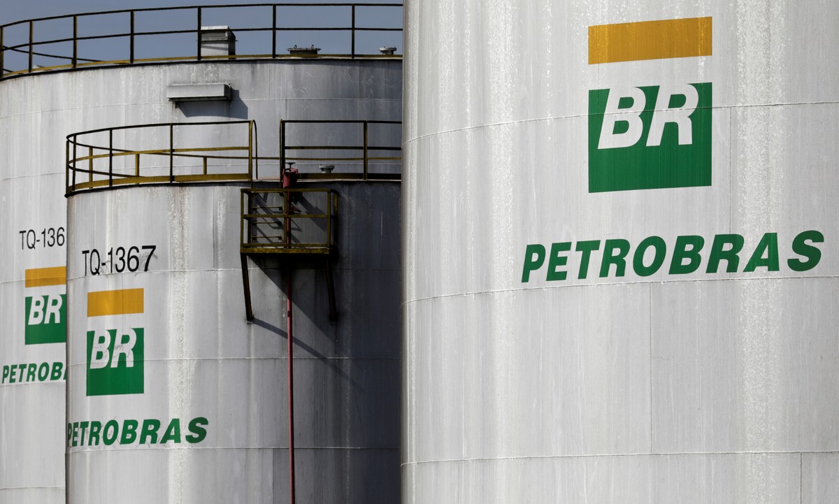 Após 77 dias sem aumentos, Petrobras anuncia aumento nos preços da gasolina e do diesel