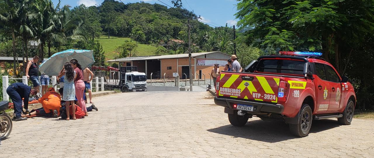 Motociclista fica inconsciente em grave acidente no Vale do Itajaí