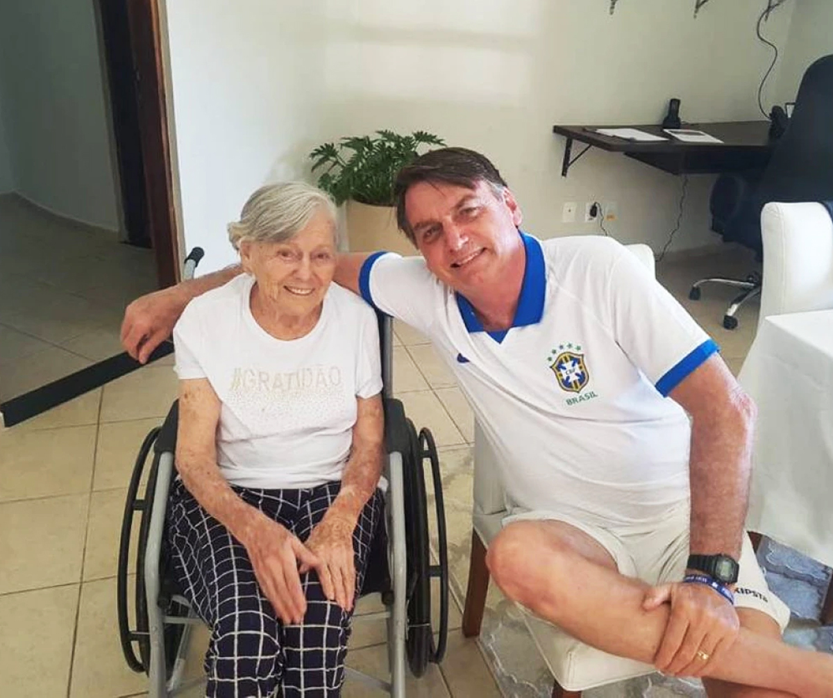 Mãe de Bolsonaro morre aos 94 anos; anúncio foi feito pelo presidente