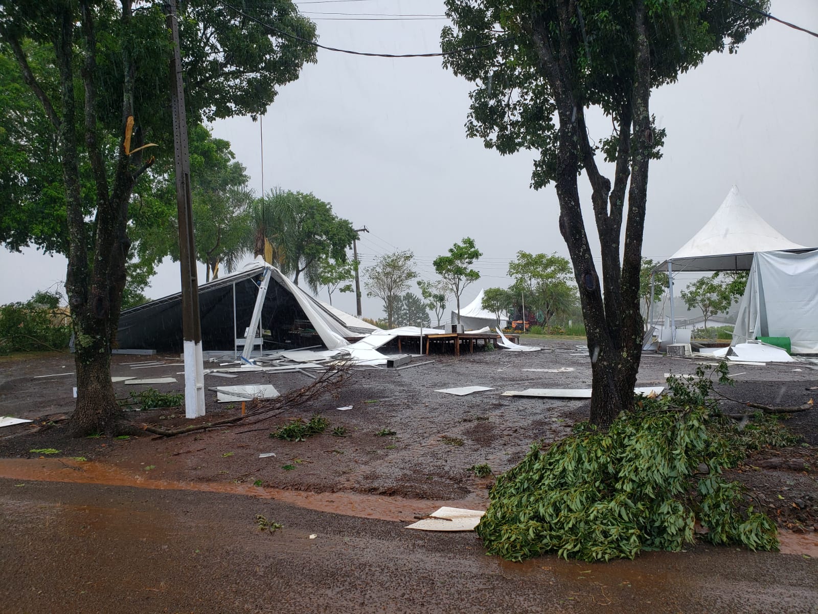 Forte temporal causa transtornos em município de Santa Catarina