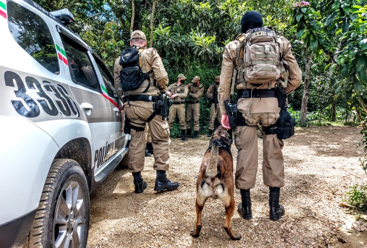 Polícia Militar atende ocorrência de maus-tratos a animais, no Alto Vale