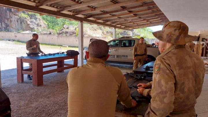 Efetivo recebe capacitação em fuzil de uso militar e policial