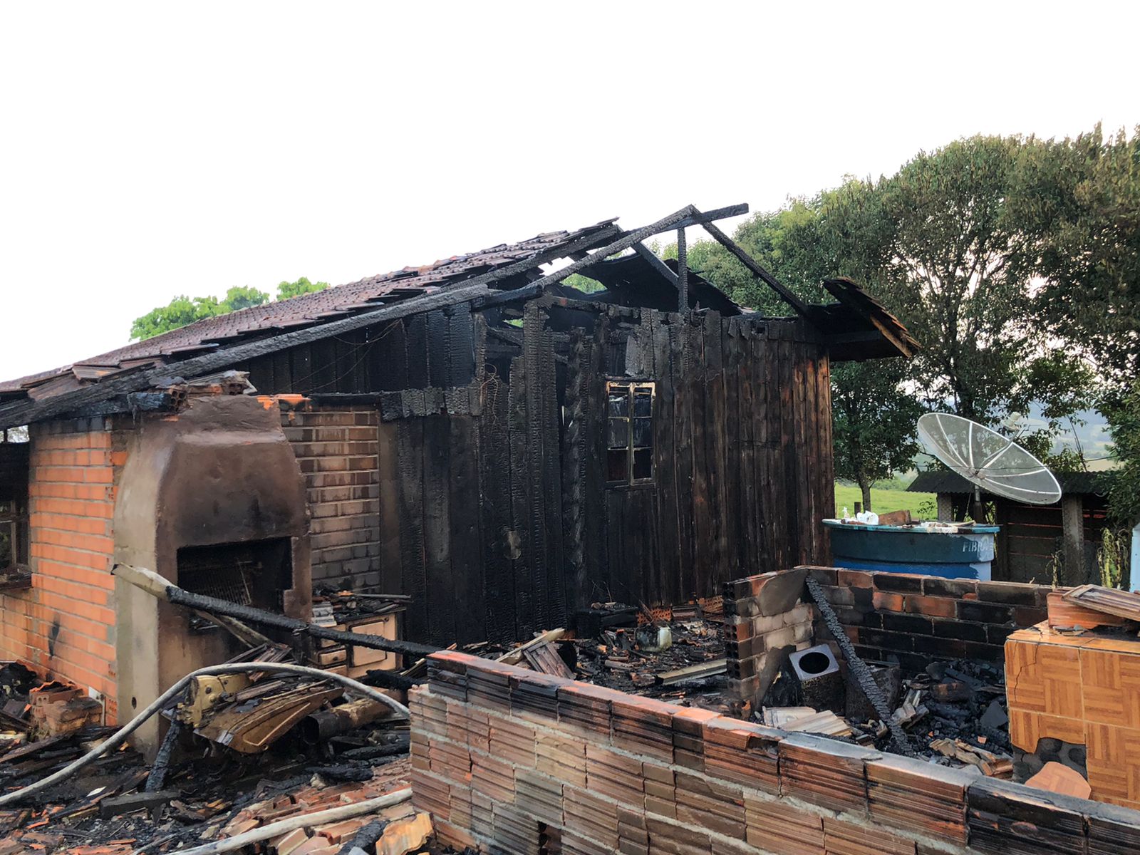 Ajude a família que perdeu tudo em um incêndio, em Trombudo Central
