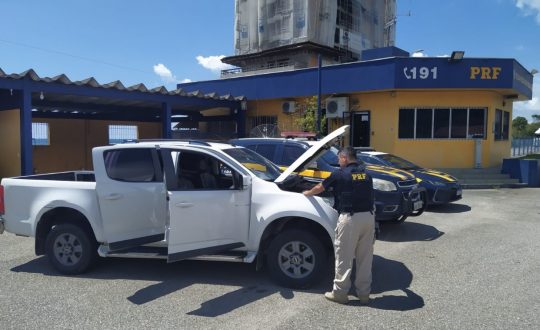 Caminhonete roubada na Bahia é recuperada com placas falsas e chassi adulterado em SC
