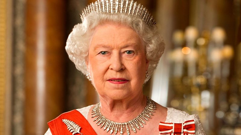 Aos 95 anos, Rainha Elizabeth II testa positivo para Covid-19