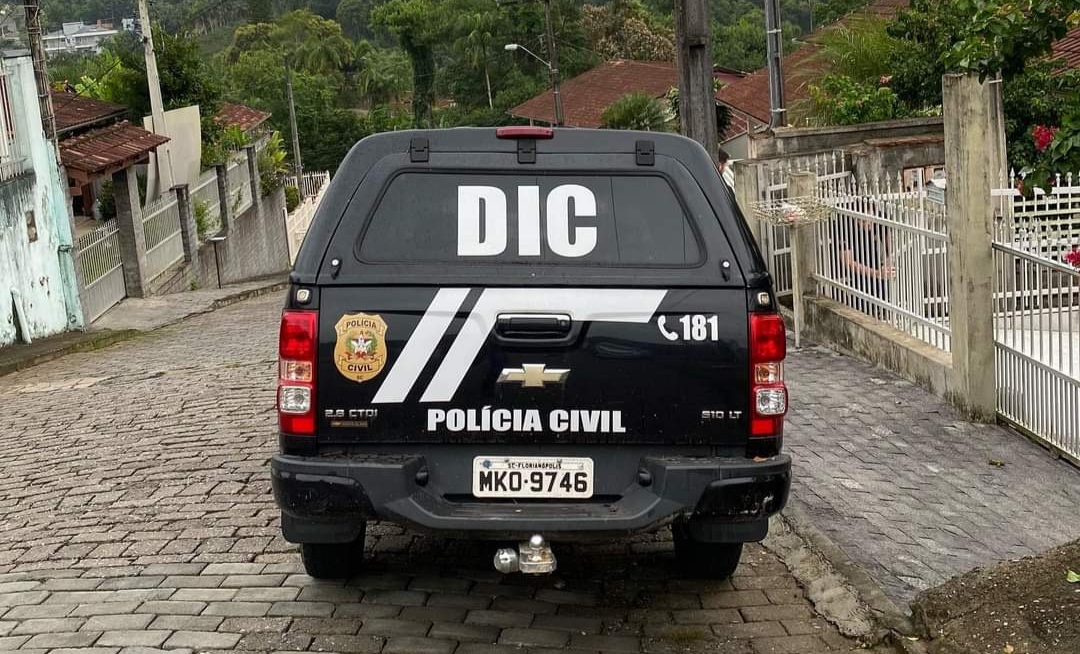 Polícia Civil prende homem por dívida alimentícia que ultrapassa 70 mil reais, no Alto Vale