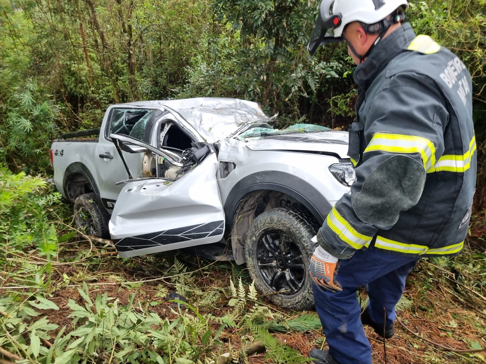 Motorista morre após árvore cair e tirar carro de pista na Serra catarinense