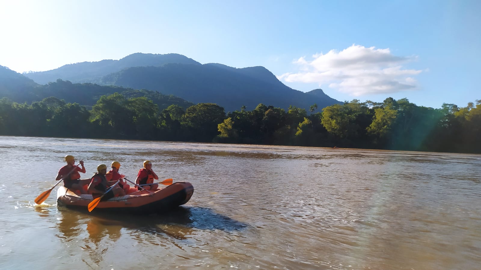 Homem desaparece após se afogar no Rio Itajaí Açu